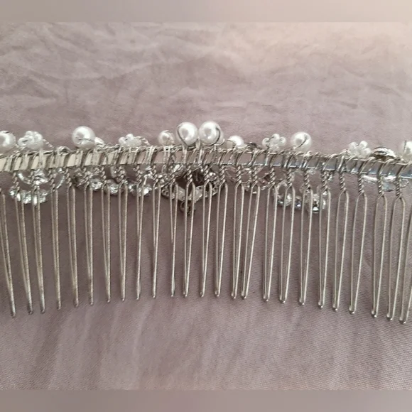 Cubic Zirconia crystals & pearls bridal hair piece/comb - Picture 2 of 2